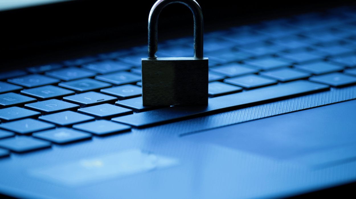 Computer mit Vorhängeschloss zu darstellen des Datenschutzes